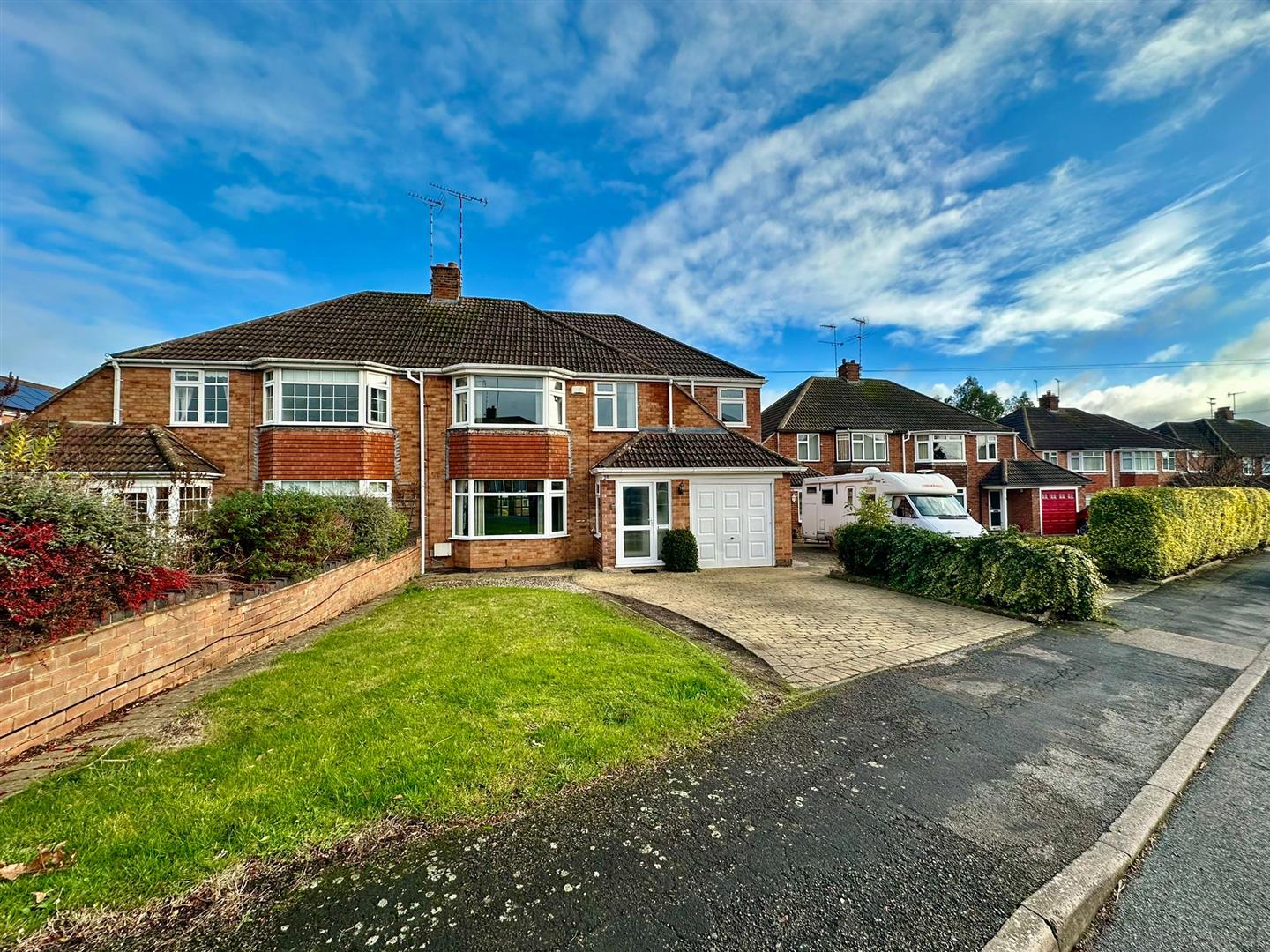 Canon Young Road, Whitnash
